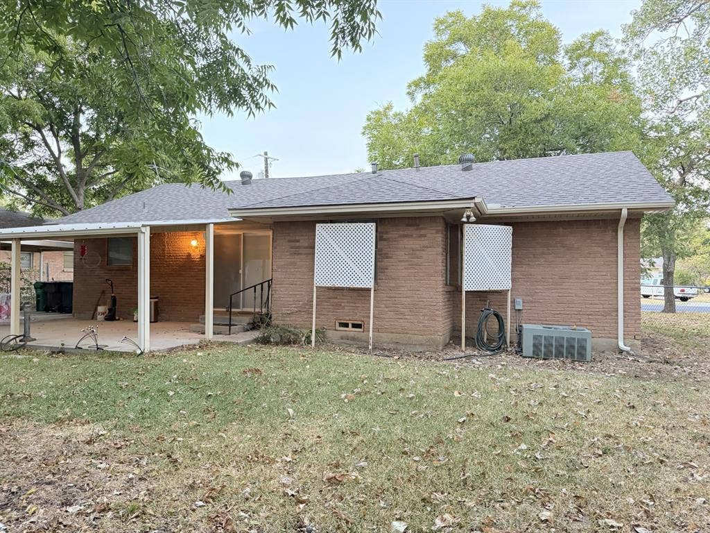 924 Monterey Drive, Denton, TX 76209 924 Monterey Drive, Denton, TX 76209