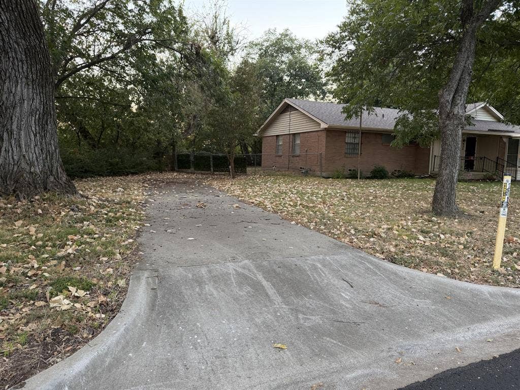 924 Monterey Drive, Denton, TX 76209 924 Monterey Drive, Denton, TX 76209