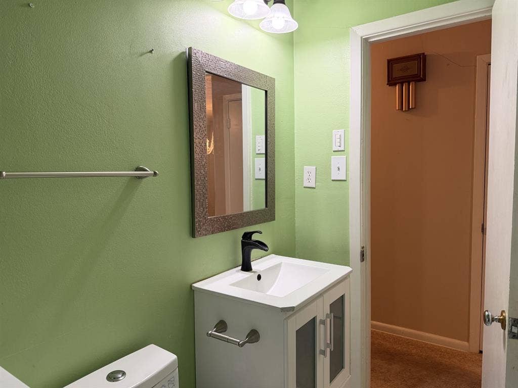 924 Monterey Drive, Denton, TX 76209 924 Monterey Drive, Denton, TX 76209