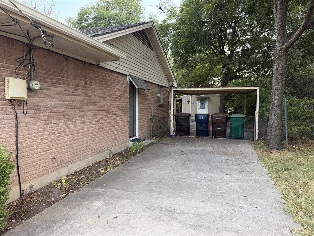 924 Monterey Drive, Denton, TX 76209 924 Monterey Drive, Denton, TX 76209