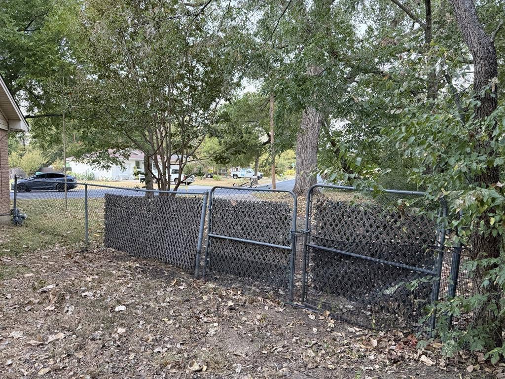 924 Monterey Drive, Denton, TX 76209 924 Monterey Drive, Denton, TX 76209