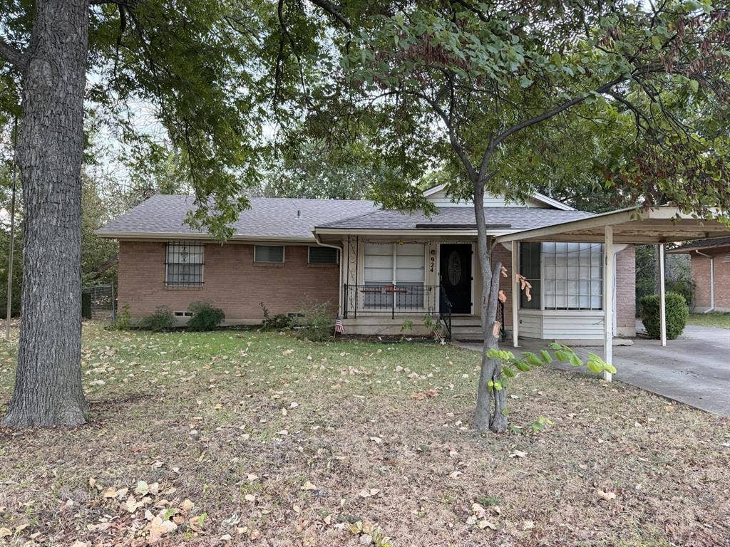 924 Monterey Drive, Denton, TX 76209 924 Monterey Drive, Denton, TX 76209