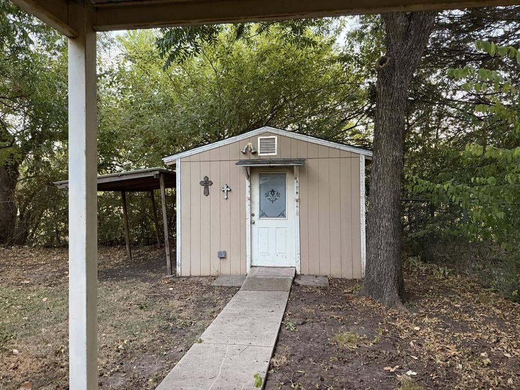 924 Monterey Drive, Denton, TX 76209 924 Monterey Drive, Denton, TX 76209