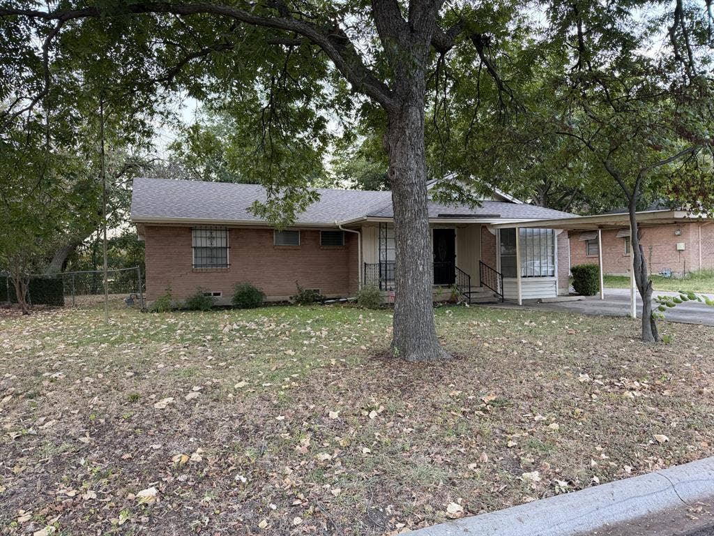 924 Monterey Drive, Denton, TX 76209 924 Monterey Drive, Denton, TX 76209