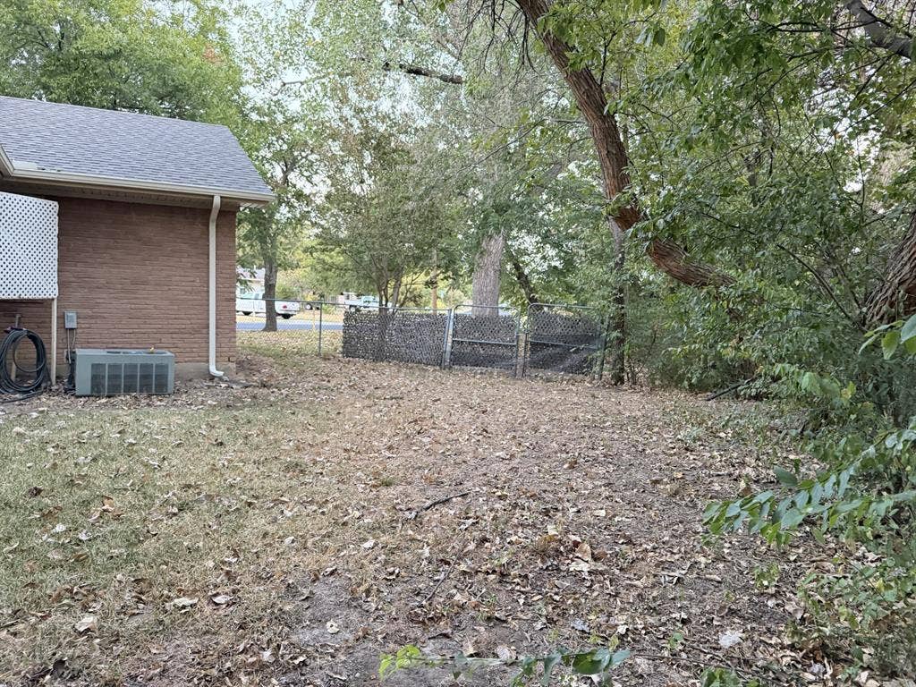 924 Monterey Drive, Denton, TX 76209 924 Monterey Drive, Denton, TX 76209