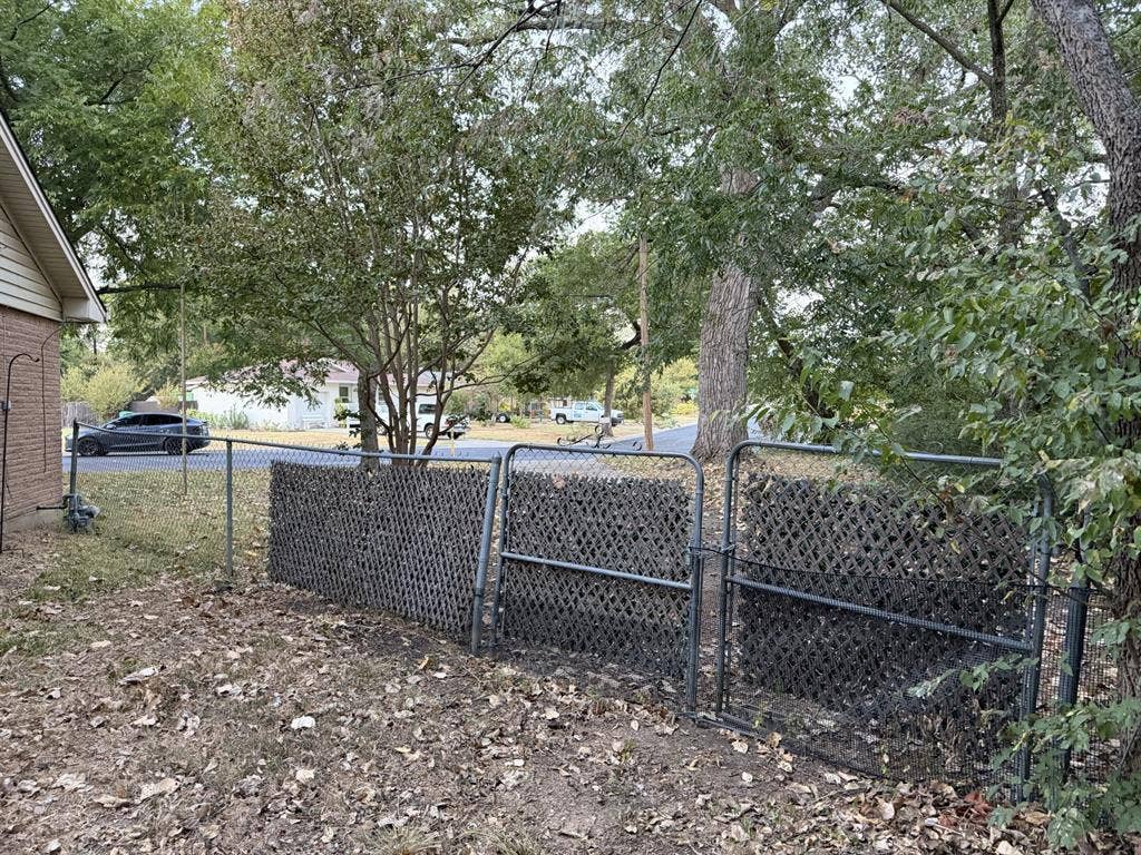924 Monterey Drive, Denton, TX 76209 924 Monterey Drive, Denton, TX 76209