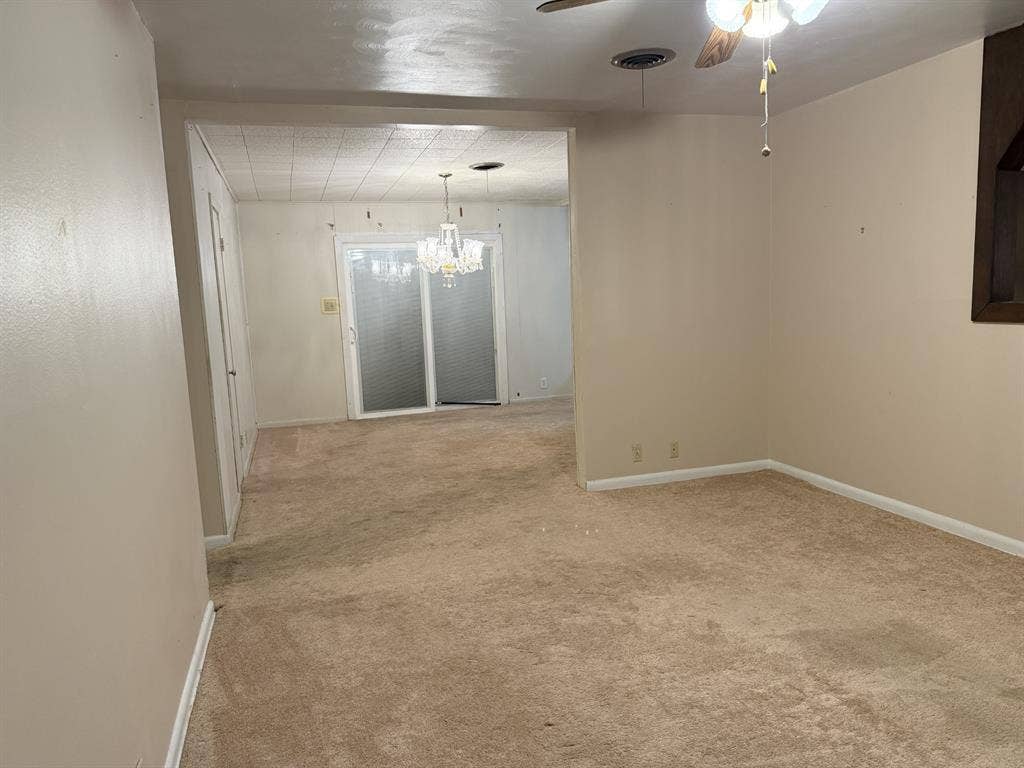 924 Monterey Drive, Denton, TX 76209 924 Monterey Drive, Denton, TX 76209