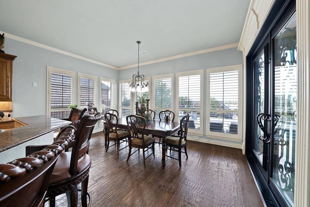 Whether enjoying a casual breakfast or gathering around the table or a family meal, you’ll always have beautiful views of the outdoors, creating a light-filled and inviting backdrop and breathtaking views.
