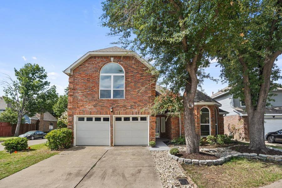 Property photo for 800 Fallen Leaf Court, Irving, TX