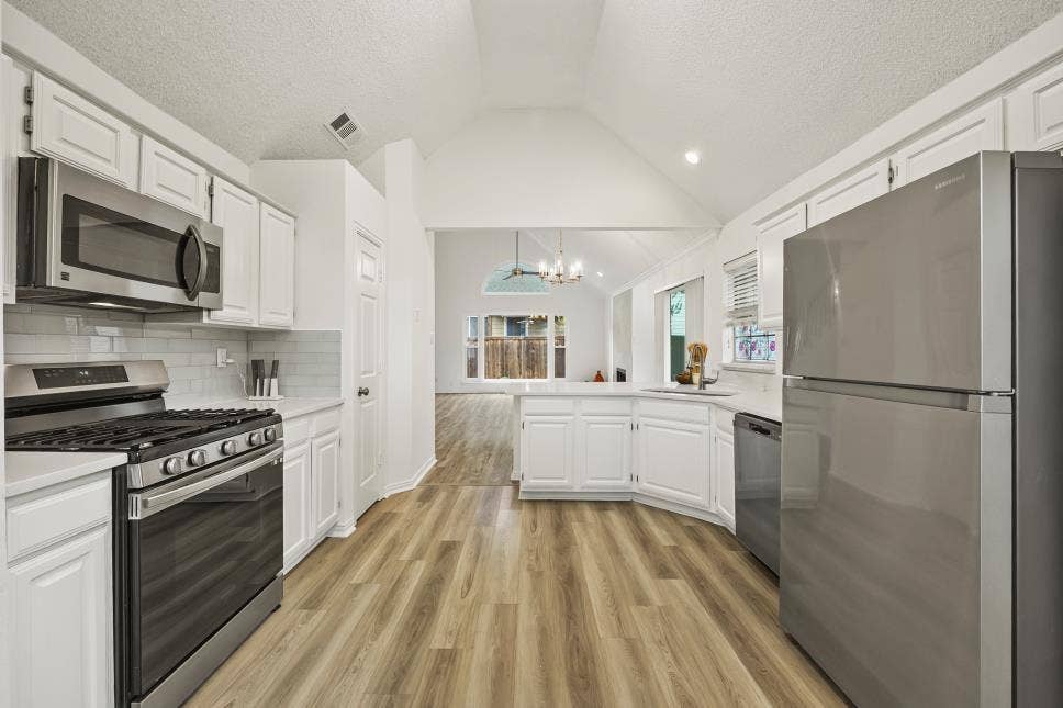 800 Fallen Leaf Court, Irving, TX 75063 800 Fallen Leaf Court, Irving, TX 75063