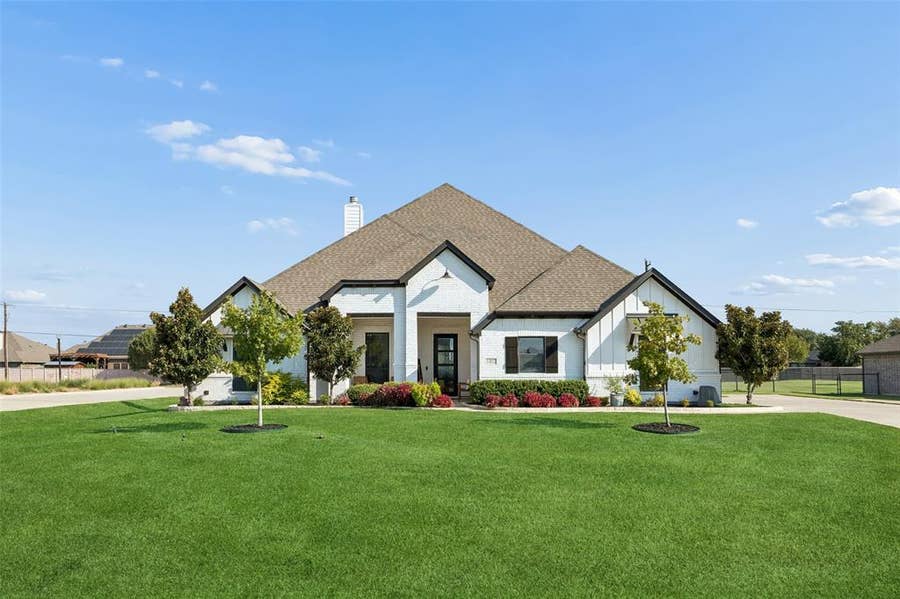 Property photo for 1402 Oliver Creek Lane, Justin, TX