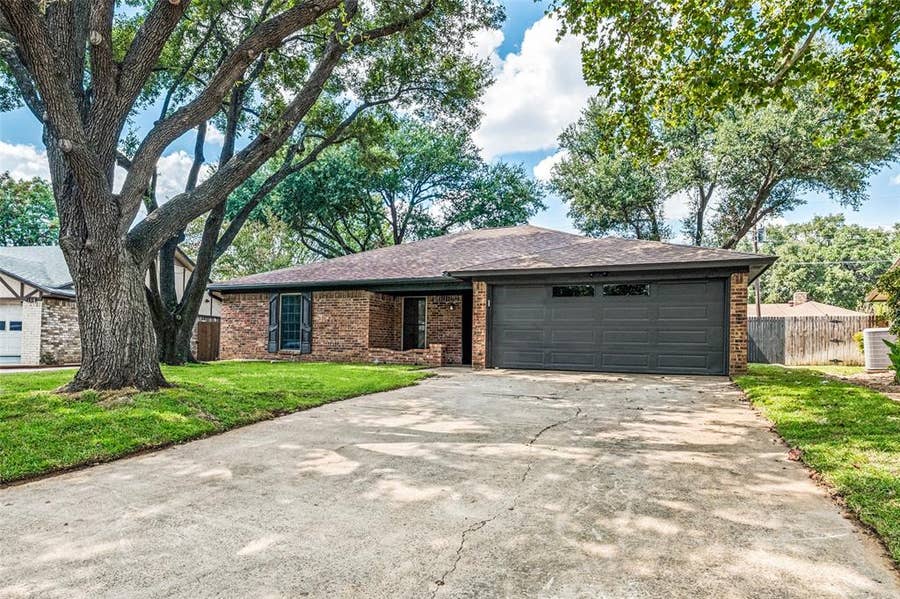 Property photo for 1921 Covey Court, Irving, TX