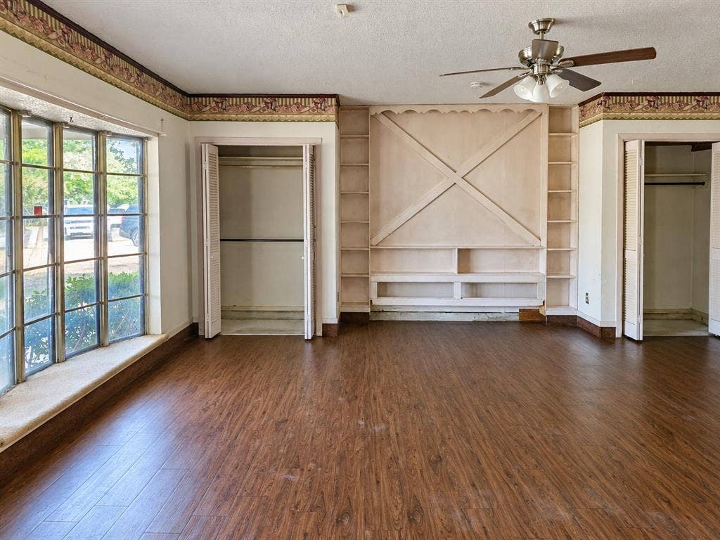 4504 Mink Drive, Haltom City, TX 76117 4504 Mink Drive, Haltom City, TX 76117