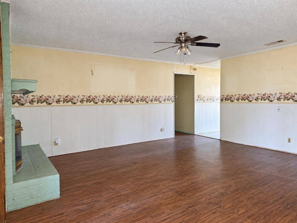 4504 Mink Drive, Haltom City, TX 76117 4504 Mink Drive, Haltom City, TX 76117