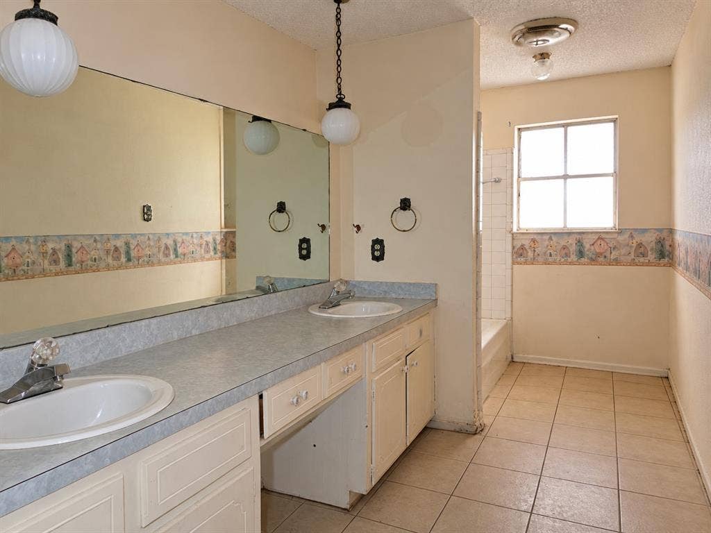 4504 Mink Drive, Haltom City, TX 76117 4504 Mink Drive, Haltom City, TX 76117