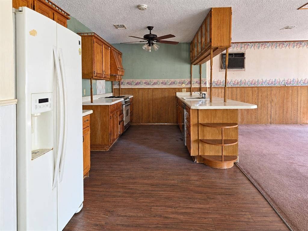 4504 Mink Drive, Haltom City, TX 76117 4504 Mink Drive, Haltom City, TX 76117