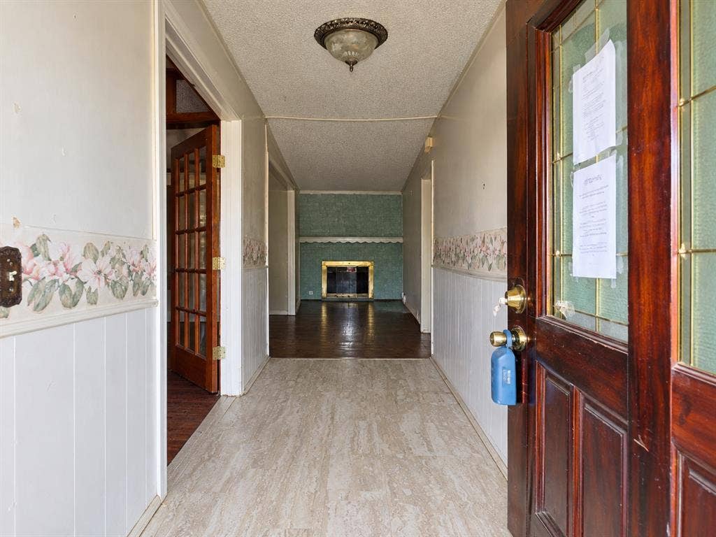 4504 Mink Drive, Haltom City, TX 76117 4504 Mink Drive, Haltom City, TX 76117