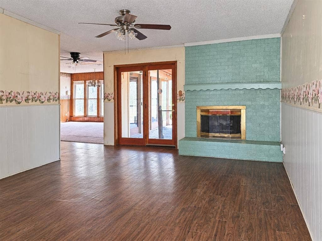 4504 Mink Drive, Haltom City, TX 76117 4504 Mink Drive, Haltom City, TX 76117