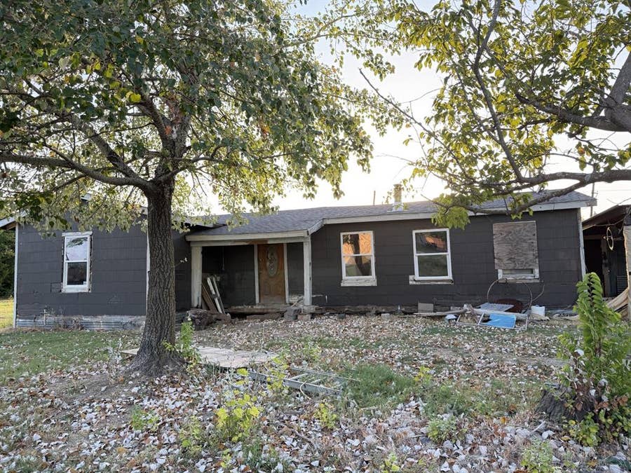 Property photo for 803 N US Highway 69, Celeste, TX