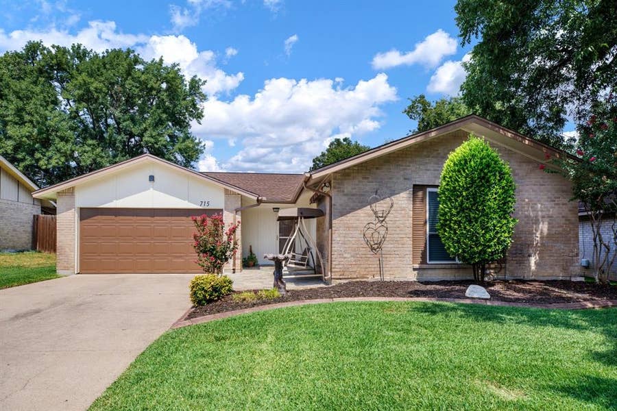 Property photo for 715 Salem Drive, Arlington, TX