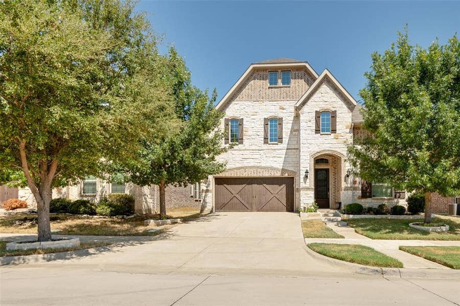 Property photo for 911 Mountain Laurel Drive, Euless, TX