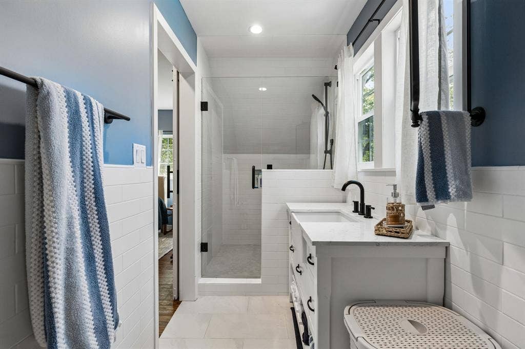 414 N Waddill Street, McKinney, TX 75069 Guest House - Bathroom