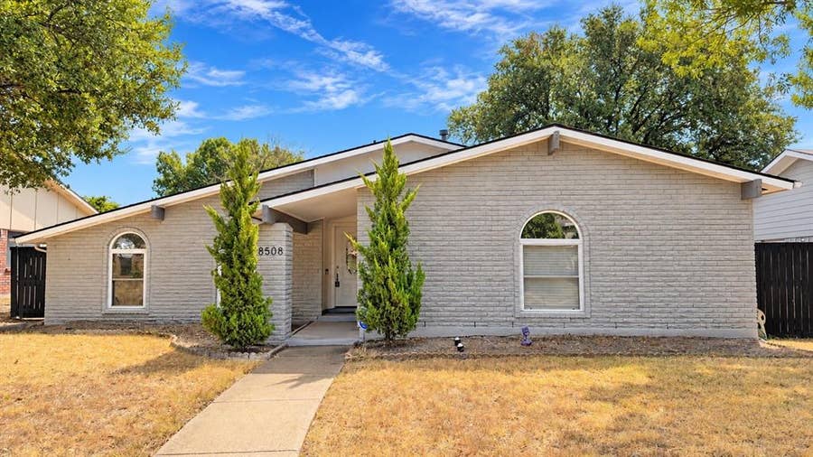 Property photo for 8508 Londonderry Lane, Dallas, TX
