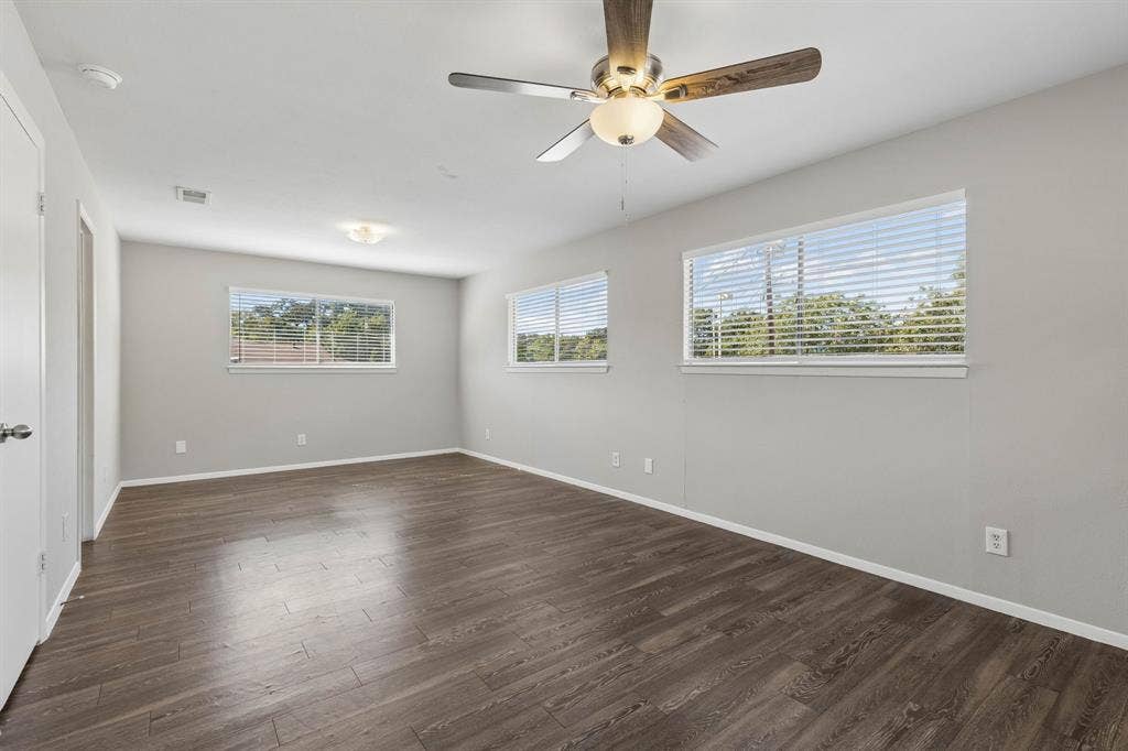 2413 Woodoak Court, Irving, TX 75060 2413 Woodoak Court, Irving, TX 75060