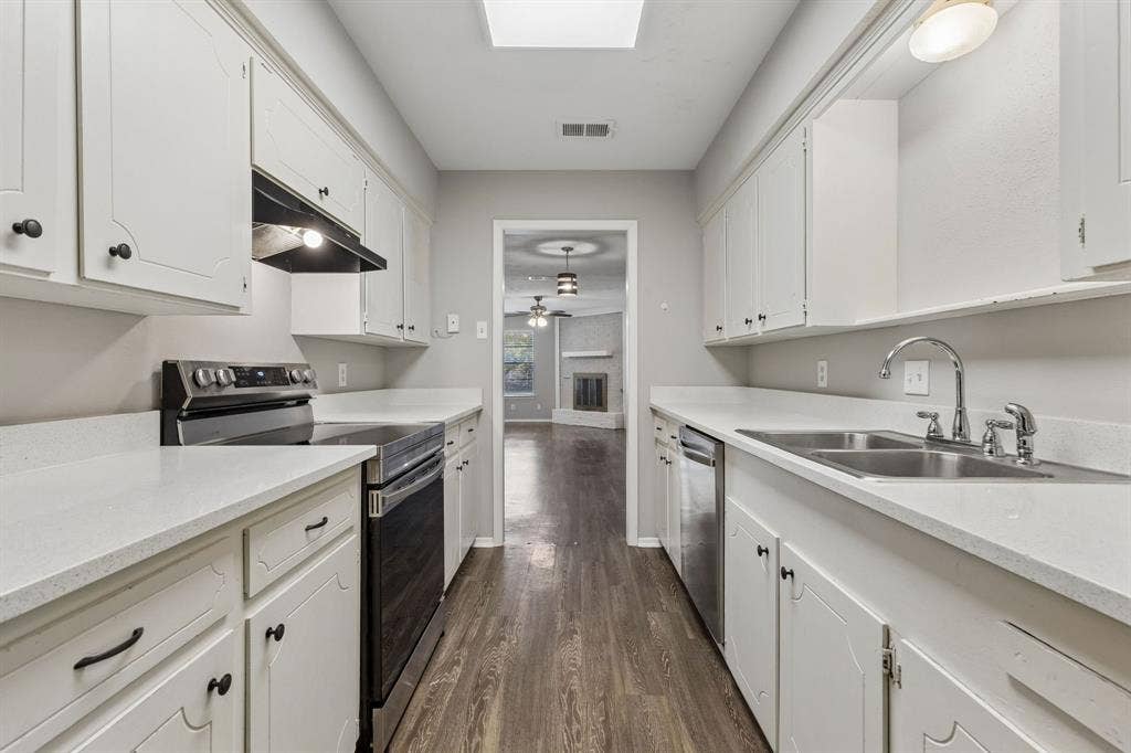 2413 Woodoak Court, Irving, TX 75060 2413 Woodoak Court, Irving, TX 75060