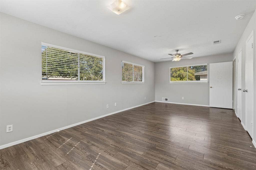 2413 Woodoak Court, Irving, TX 75060 2413 Woodoak Court, Irving, TX 75060