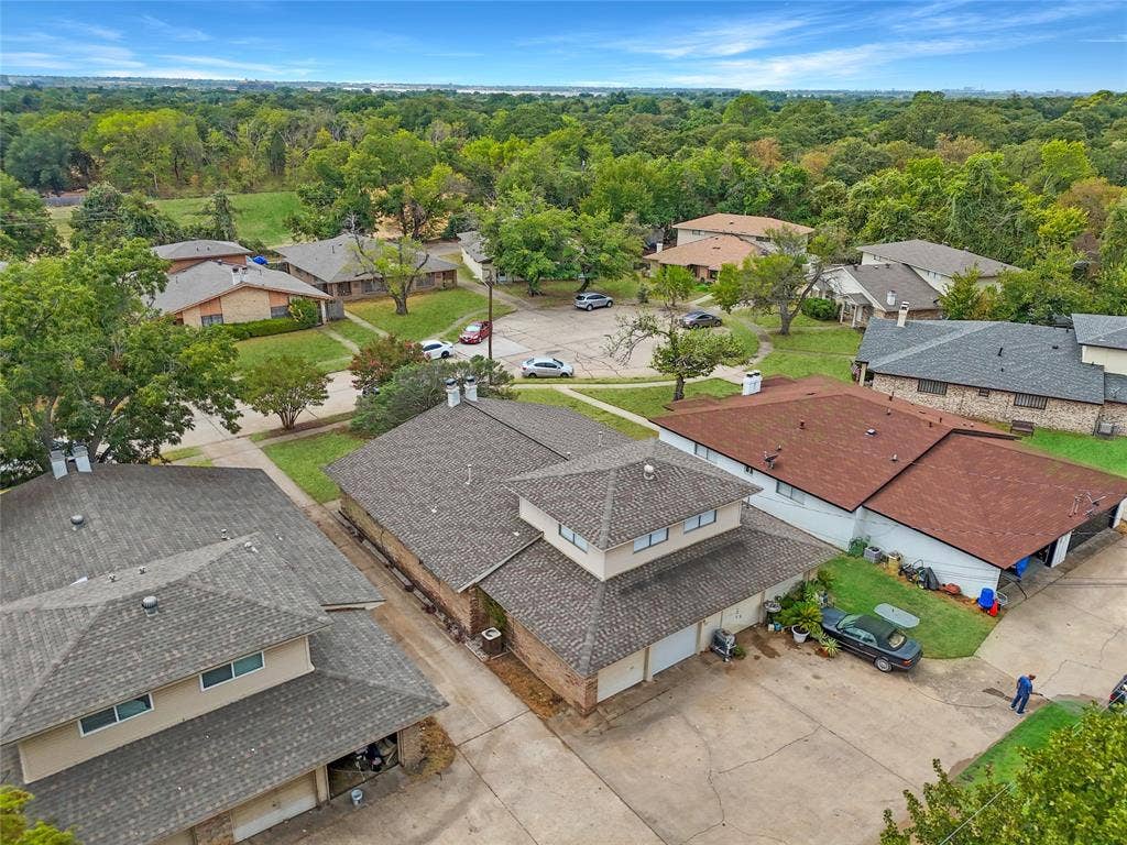 2413 Woodoak Court, Irving, TX 75060 2413 Woodoak Court, Irving, TX 75060