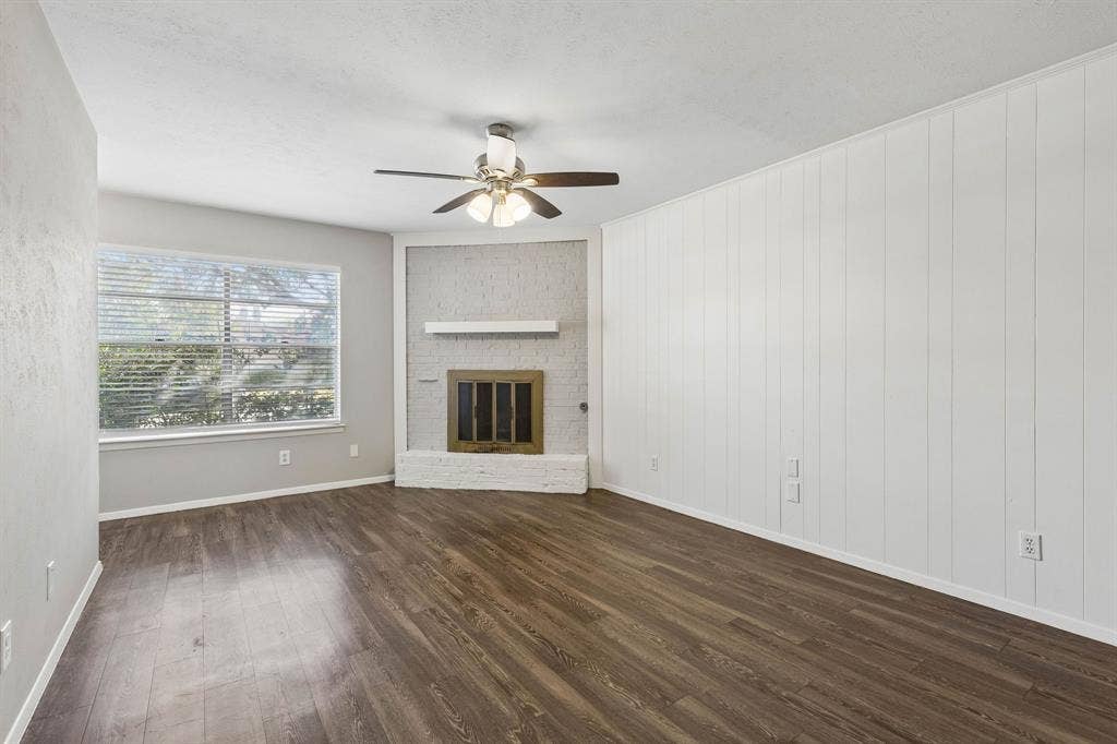 2413 Woodoak Court, Irving, TX 75060 2413 Woodoak Court, Irving, TX 75060