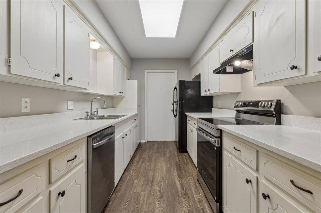 2413 Woodoak Court, Irving, TX 75060 2413 Woodoak Court, Irving, TX 75060