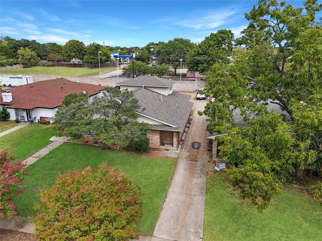 2413 Woodoak Court, Irving, TX 75060 2413 Woodoak Court, Irving, TX 75060