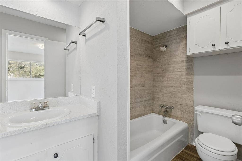2413 Woodoak Court, Irving, TX 75060 2413 Woodoak Court, Irving, TX 75060