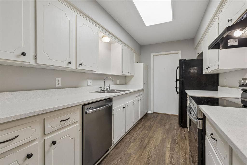 2413 Woodoak Court, Irving, TX 75060 2413 Woodoak Court, Irving, TX 75060