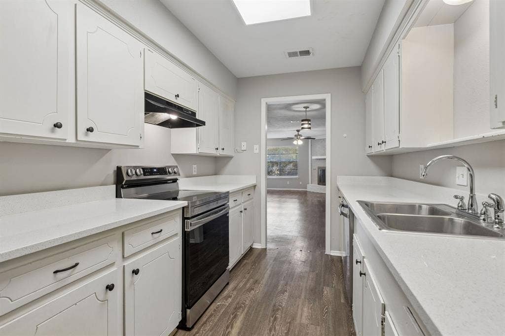 2413 Woodoak Court, Irving, TX 75060 2413 Woodoak Court, Irving, TX 75060