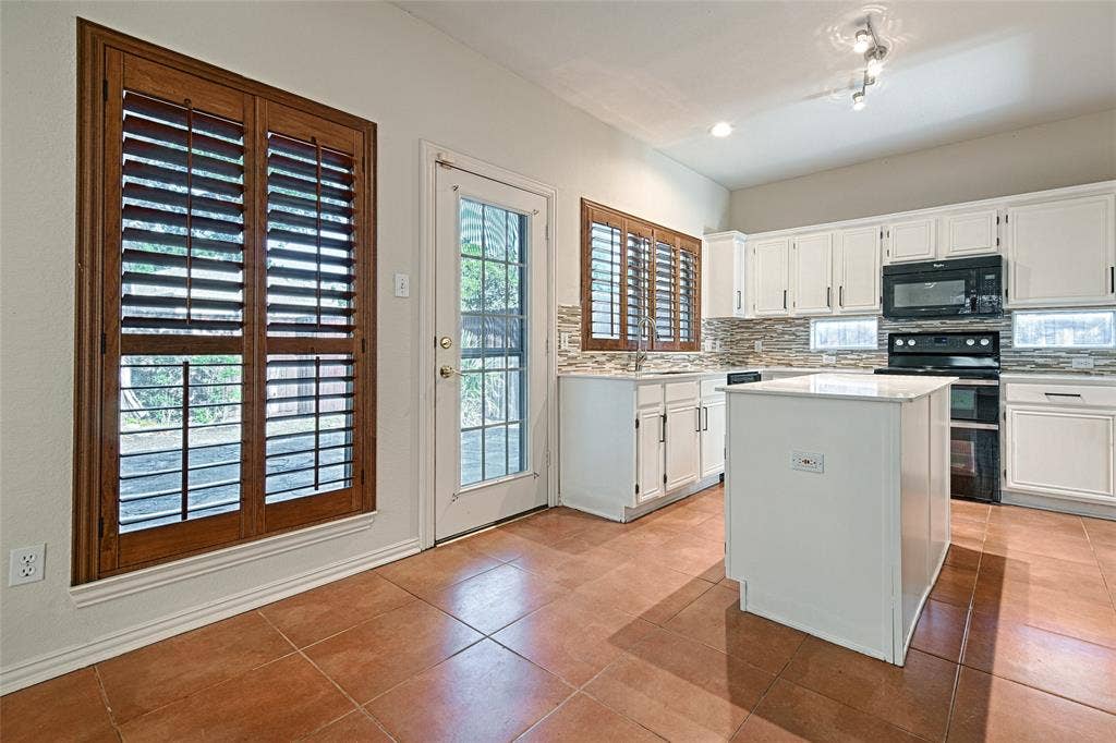 2325 Havard Oak Drive, Plano, TX 75074 2325 Havard Oak Drive, Plano, TX 75074
