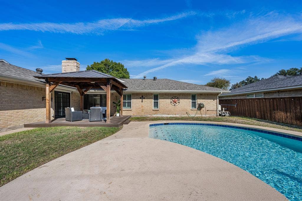 3946 Candlenut Lane, Dallas, TX 75244