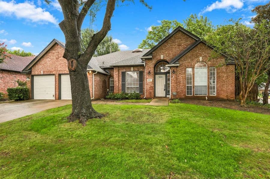 Property photo for 2900 Woodhaven Drive, Grapevine, TX