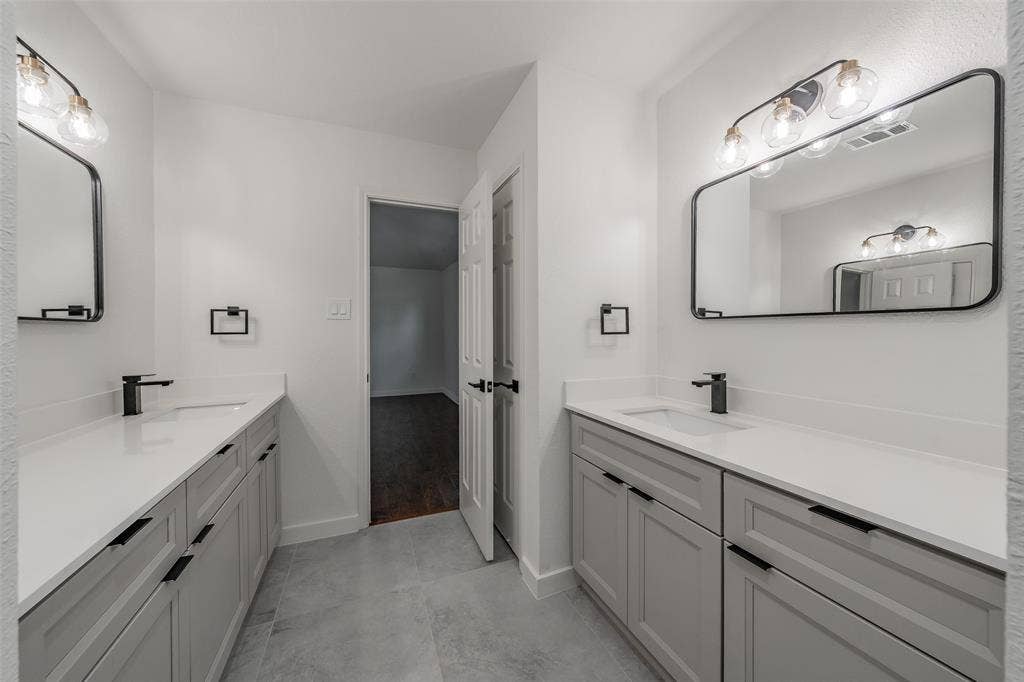 617 Dover Court, Coppell, TX 75019 Dual vanity with undermount sinks, white countertops, and matte black fixtures
