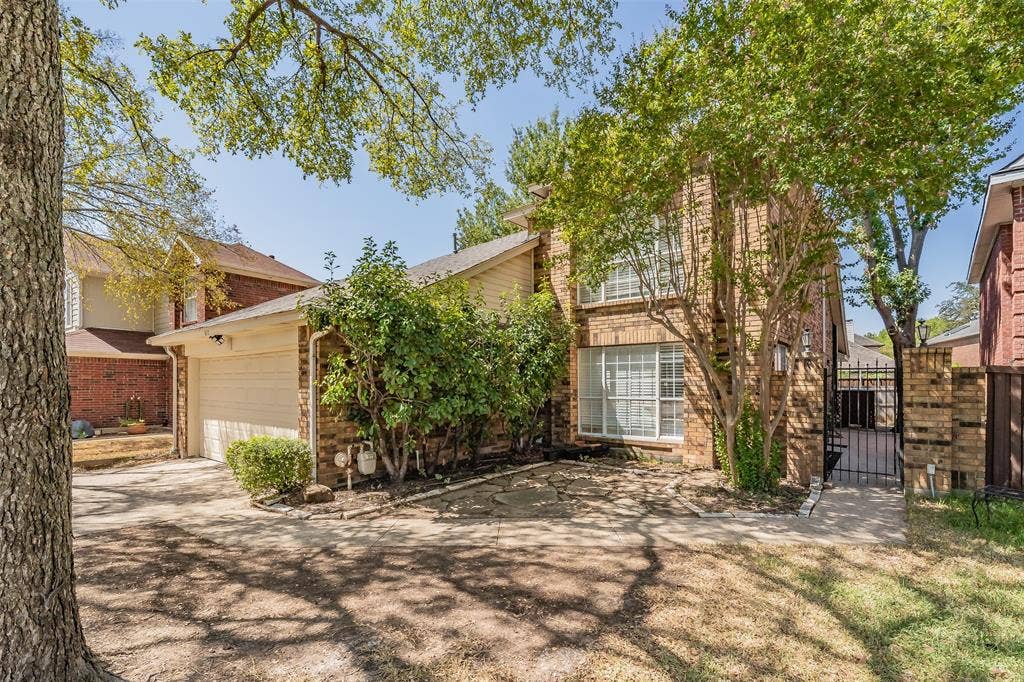 617 Dover Court, Coppell, TX 75019 Gated entryway to courtyard