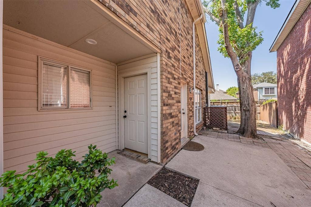 617 Dover Court, Coppell, TX 75019 Private side entry