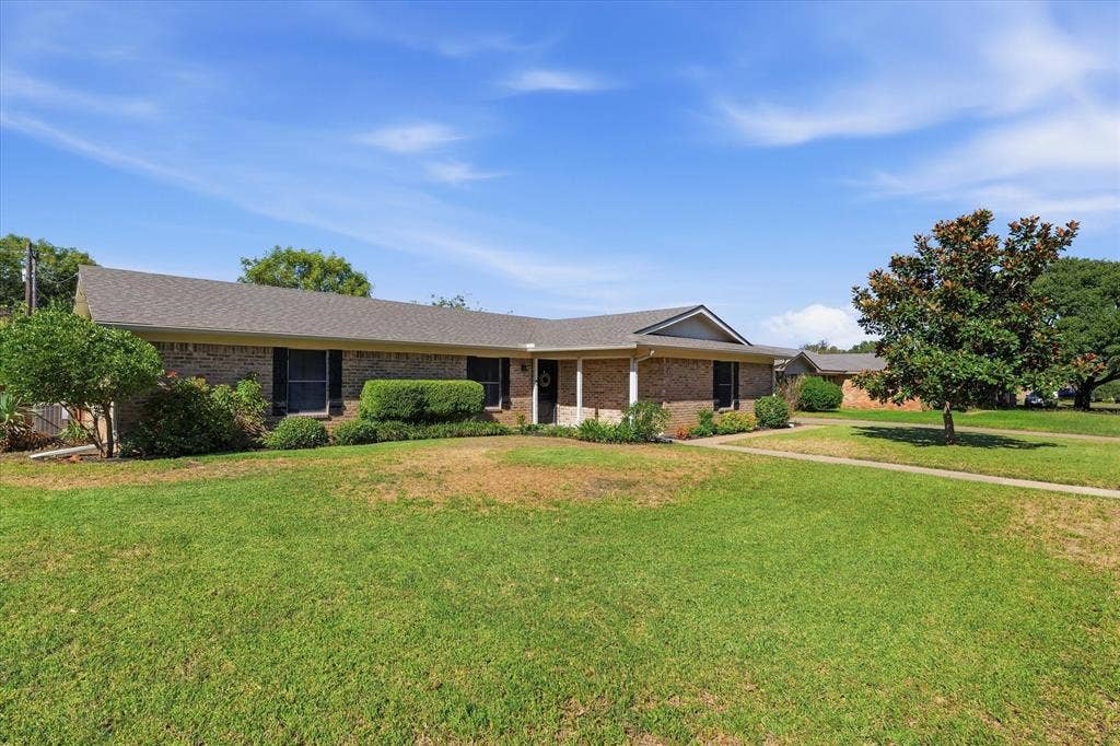 213 Travis Lane, Hewitt, TX 76643 213 Travis Lane, Hewitt, TX 76643
