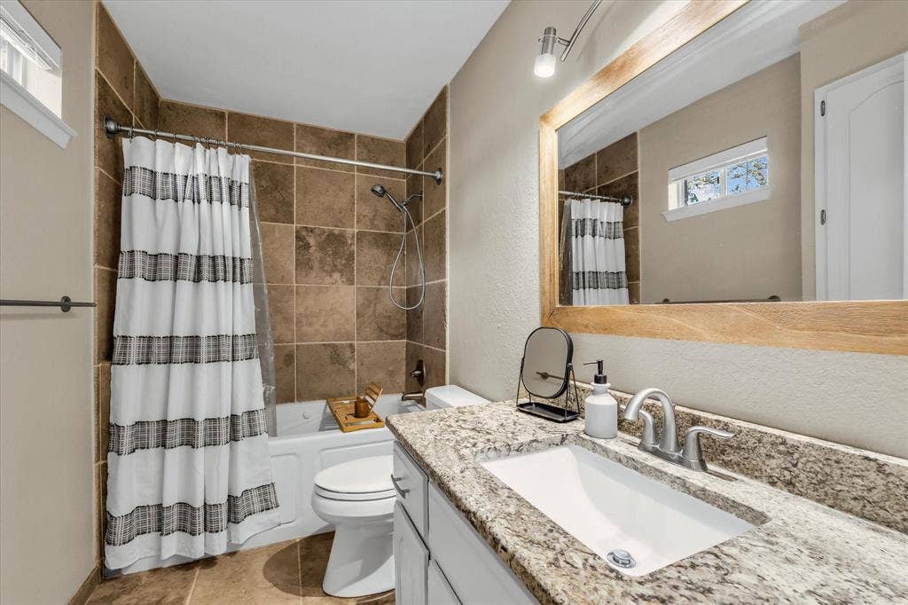 213 Travis Lane, Hewitt, TX 76643 213 Travis Lane, Hewitt, TX 76643