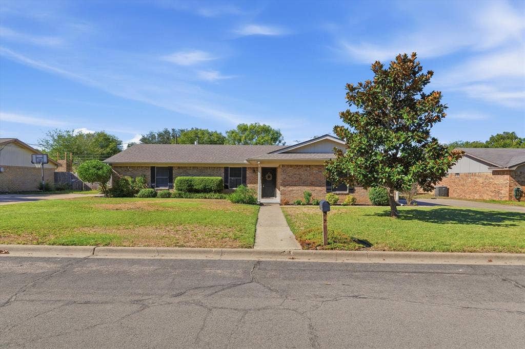 213 Travis Lane, Hewitt, TX 76643 213 Travis Lane, Hewitt, TX 76643