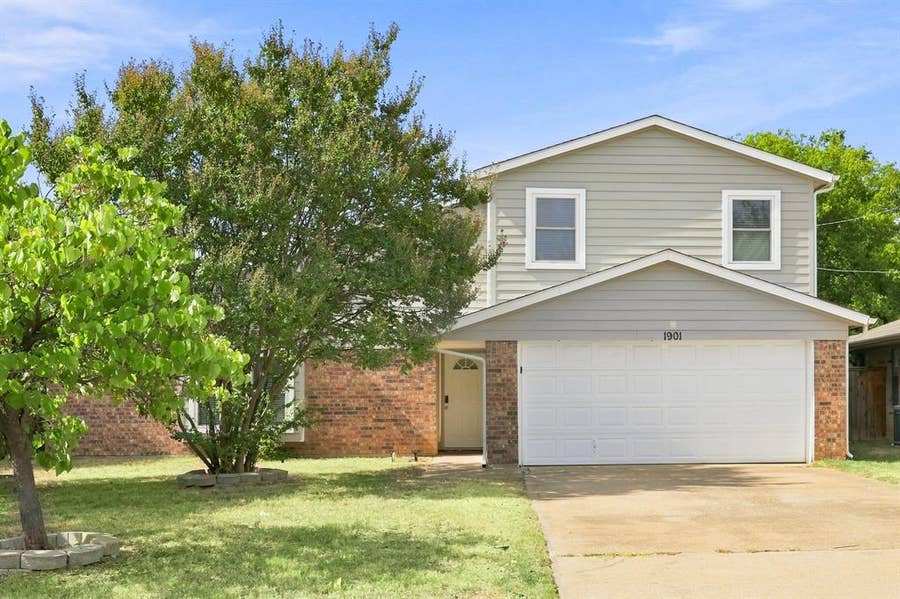 Property photo for 1901 Creek Wood Court, Irving, TX