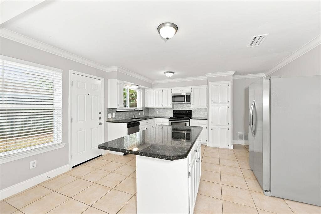 1901 Creek Wood Court, Irving, TX 75060