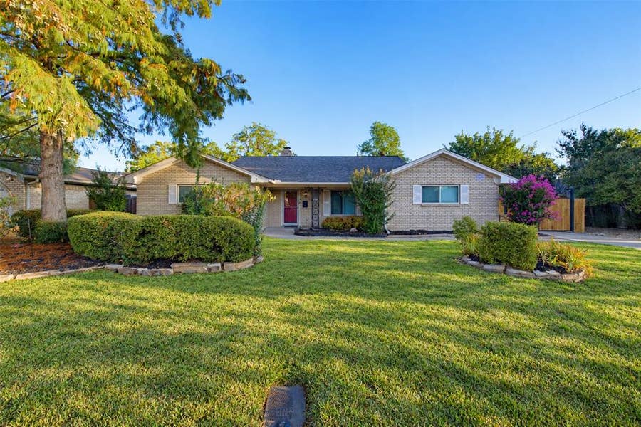 Property photo for 5005 Fall River Drive, Fort Worth, TX
