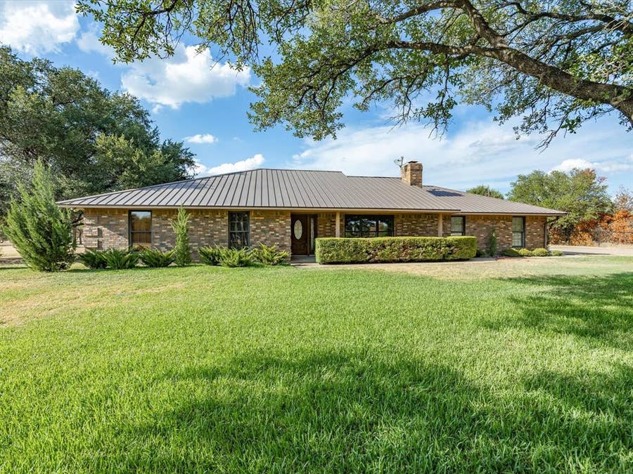 Property photo for 4 Sunset Lane, Fort Worth, TX